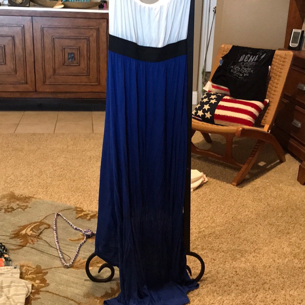 Dress - Picture 2 of 3